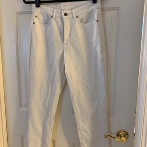 3/$20 Nwot L. L. Bean white classic fit jeans size 6